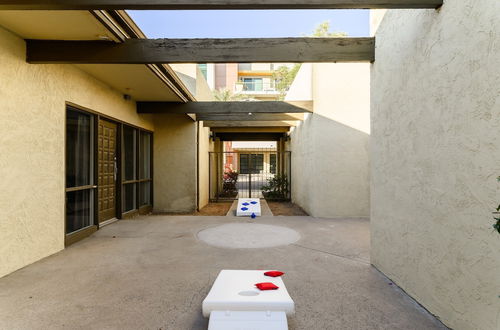 Photo 20 - Luna & Stellar by Avantstay Modern Artist's Loft Buyout w/ 10 Brs, Patio & Billiards