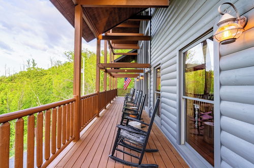 Photo 47 - Hollow's Haven by Avantstay Hot Tub, Sauna, Balcony and Tree Top Views