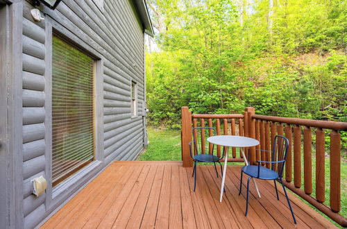 Photo 45 - Hollow's Haven by Avantstay Hot Tub, Sauna, Balcony and Tree Top Views