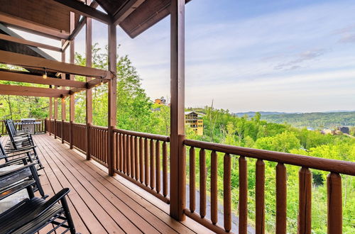 Photo 40 - Hollow's Haven by Avantstay Hot Tub, Sauna, Balcony and Tree Top Views