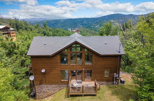 Photo 27 - Hollow's Haven by Avantstay Hot Tub, Sauna, Balcony and Tree Top Views