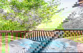 Photo 2 - Hollow's Haven by Avantstay Hot Tub, Sauna, Balcony and Tree Top Views