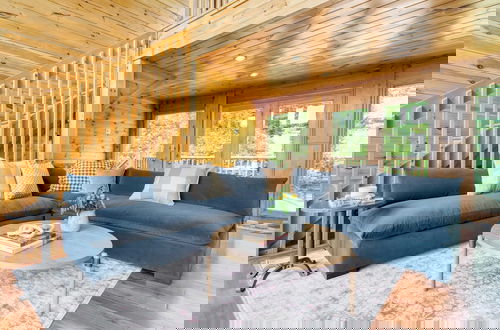 Photo 9 - Hollow's Haven by Avantstay Hot Tub, Sauna, Balcony and Tree Top Views