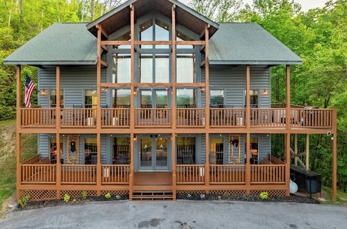 Photo 56 - Hollow's Haven by Avantstay Hot Tub, Sauna, Balcony and Tree Top Views