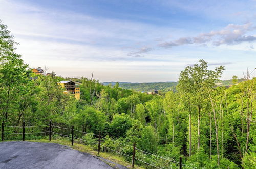 Photo 51 - Hollow's Haven by Avantstay Hot Tub, Sauna, Balcony and Tree Top Views