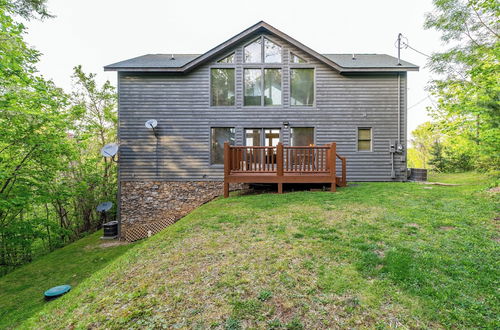 Photo 44 - Hollow's Haven by Avantstay Hot Tub, Sauna, Balcony and Tree Top Views