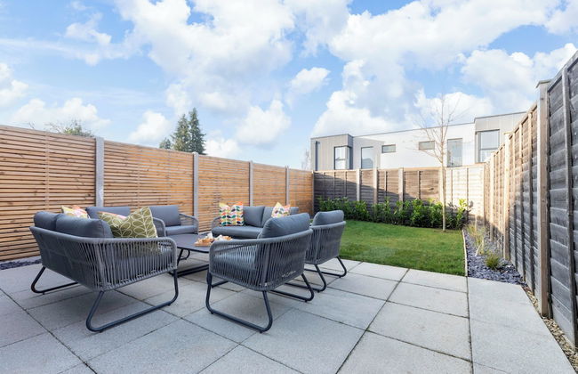 Elliot Oliver - 2 The Old Surgery: Stunning 4 Bedroom Home With Parking In Cheltenham - Foto 18