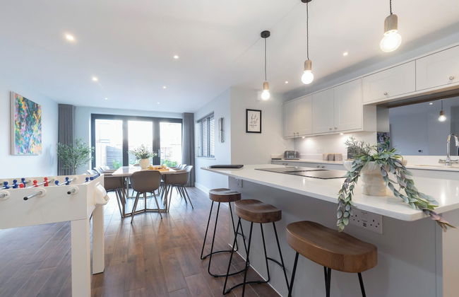 Elliot Oliver - 2 The Old Surgery: Stunning 4 Bedroom Home With Parking In Cheltenham - Foto 9