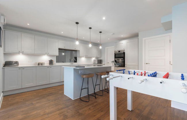 Elliot Oliver - 2 The Old Surgery: Stunning 4 Bedroom Home With Parking In Cheltenham - Foto 14
