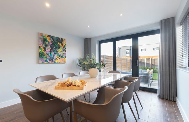 Elliot Oliver - 2 The Old Surgery: Stunning 4 Bedroom Home With Parking In Cheltenham - Foto 7