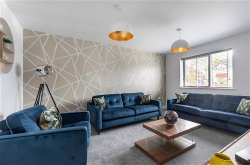 Photo 9 - Elliot Oliver - 2 The Old Surgery: Stunning 4 Bedroom Home With Parking In Cheltenham