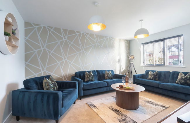 Elliot Oliver - 2 The Old Surgery: Stunning 4 Bedroom Home With Parking In Cheltenham - Foto 17