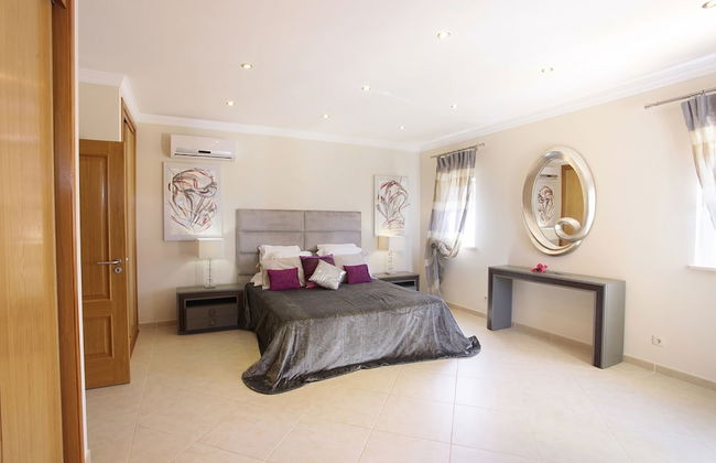 Outstanding Villa Very Well Located Near The Beach - Foto 1