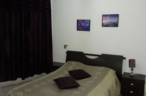 Photo 4 - Spacious Very Modern Apartment Richly Furnished