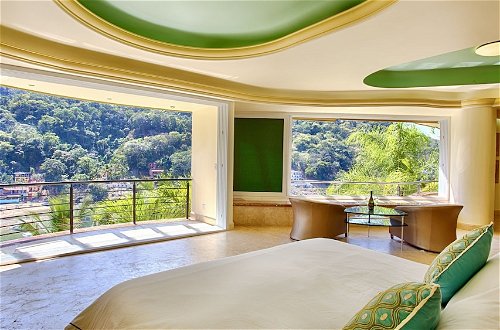 Foto 9 - Luxury Beach Frontage Villa For Rent