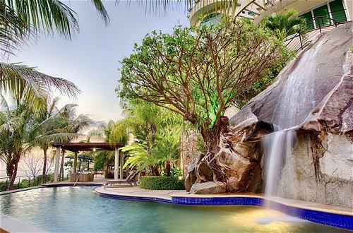 Foto 65 - Luxury Beach Frontage Villa For Rent