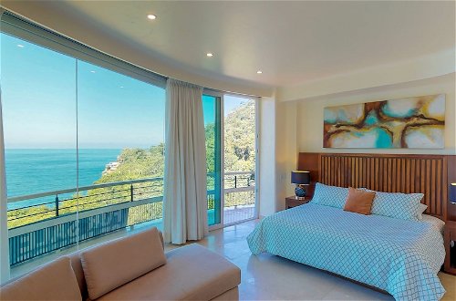 Foto 13 - Luxury Beach Frontage Villa For Rent