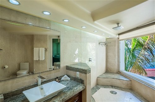 Foto 55 - Luxury Beach Frontage Villa For Rent