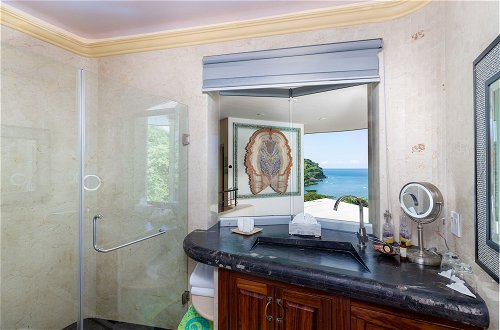 Foto 37 - Fully Staffed, Beach Frontage Luxury Villa