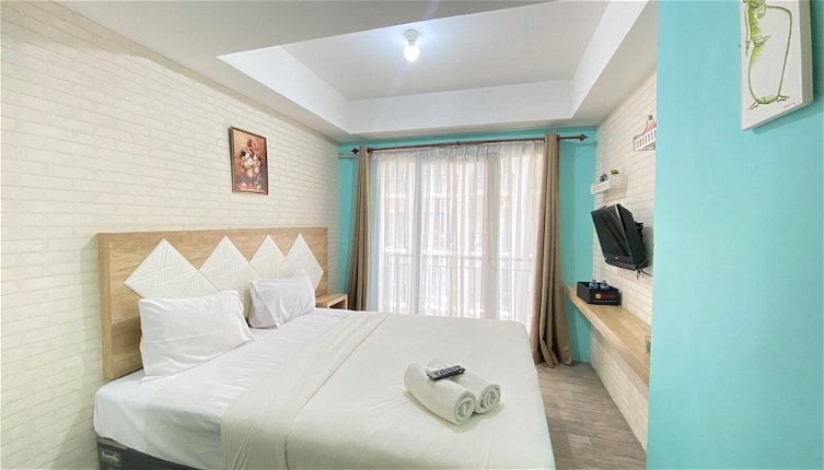 Foto 1 - Modern and Comfy Studio Room at Grand Asia Afrika Apartment