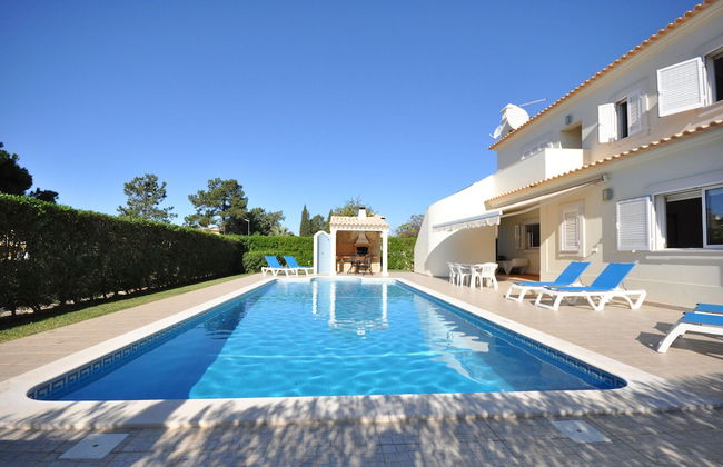 6 Bedrooms, Walking Distance to Amenities, Private Pool, Free AC and Wifi - Foto 17