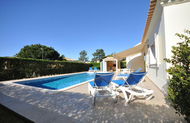 6 Bedrooms, Walking Distance to Amenities, Private Pool, Free AC and Wifi - Foto 28