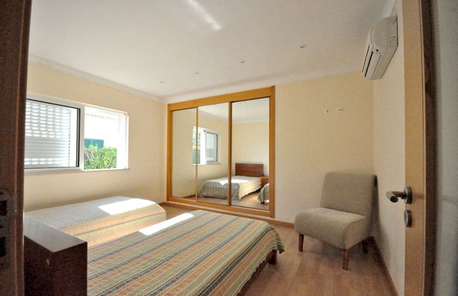 6 Bedrooms, Walking Distance to Amenities, Private Pool, Free AC and Wifi - Foto 3