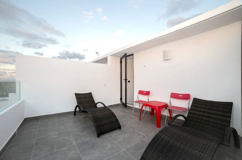 Photo 19 - Beautiful Penthouse for 2 With Private Patio and Common Pool in the Building