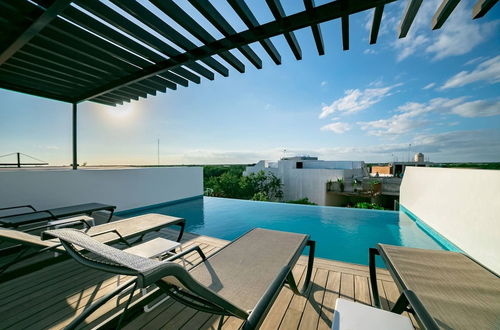 Photo 9 - Beautiful Penthouse for 2 With Private Patio and Common Pool in the Building