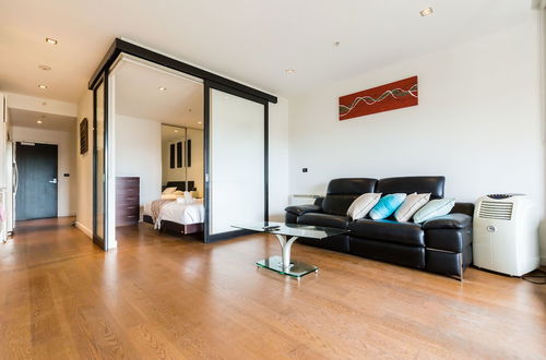 Photo 6 - Cleo, 1BDR St Kilda Apartment