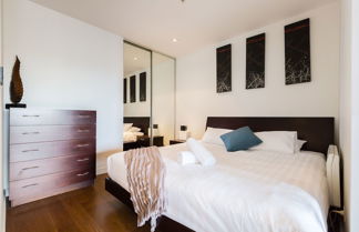 Photo 2 - Cleo, 1BDR St Kilda Apartment