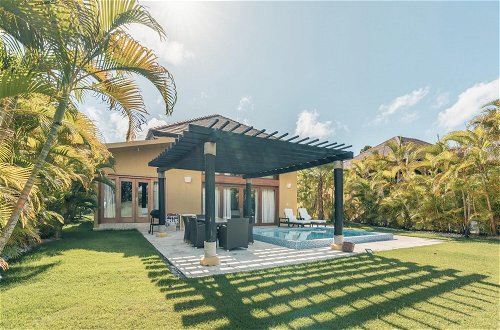 Foto 2 - Tropical Villa With Picuzzi at Green Village B843