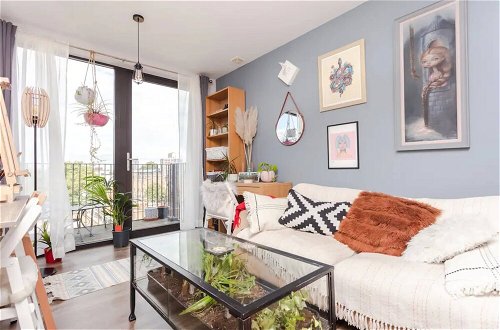 Photo 13 - Serene 1 Bedroom Flat in Clapton With Balcony