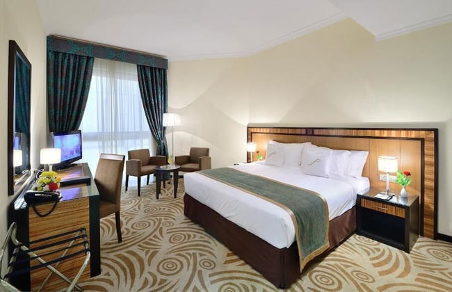 Al Majaz Premiere Hotel Apartment - Photo 1