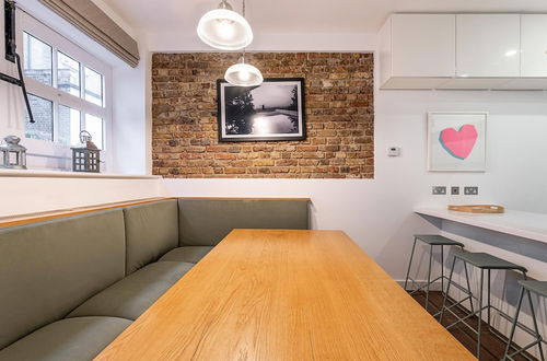 Photo 18 - Quiet 2 Bed 2 Bath Mews House South Kensington