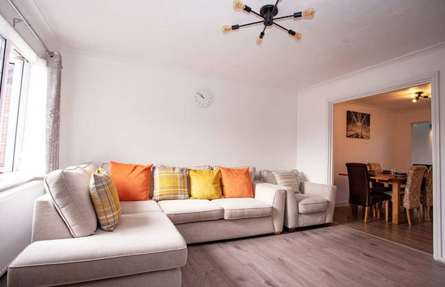 Cozy 3-bedroom Home in Luton - Foto 1