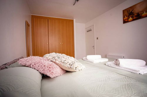 Foto 5 - Cozy 3-bedroom Home in Luton
