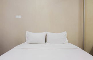 Photo 2 - Best Price Studio Apartment at Tamansari Skylounge