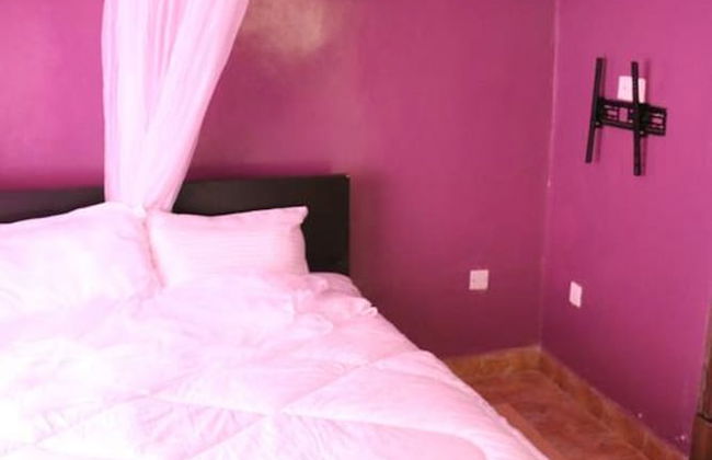 At Home With Karuris - Photo 4
