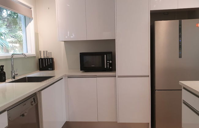 Herne Bay Gem Near Beach - Carpark - Photo 12