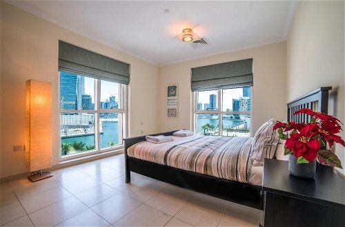 Photo 5 - Large 1 Bed Business Bay Canal