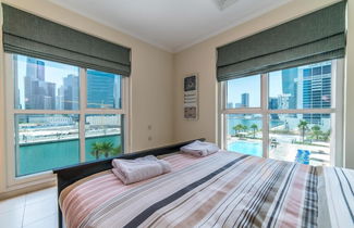 Photo 2 - Large 1 Bed Business Bay Canal