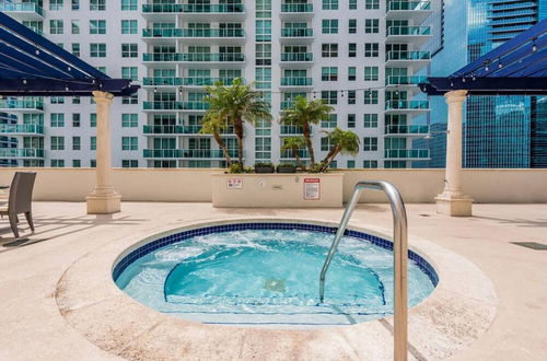 Foto 27 - Pool view from Exclusive Brickell Condo