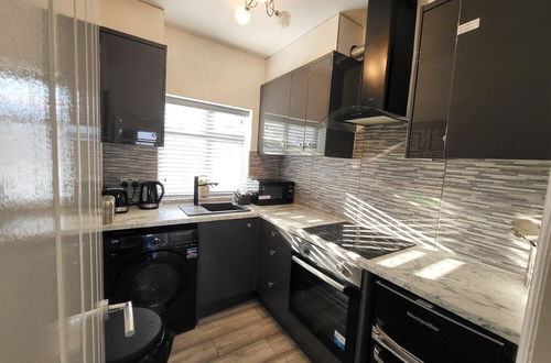 Photo 18 - Top Luxury 2 bed Apartment - London