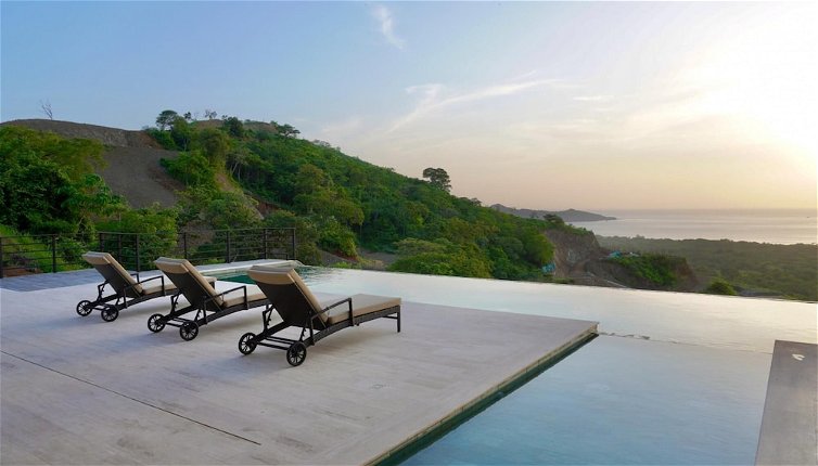 Photo 1 - Playa Flamingo Beautiful new 5-br Oceanview Villa - Luxury Casa de Iluminacion