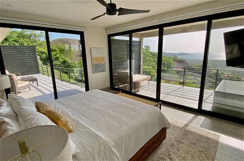 Photo 19 - Playa Flamingo Beautiful new 5-br Oceanview Villa - Luxury Casa de Iluminacion