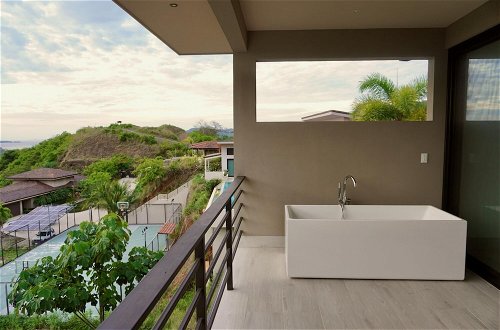 Photo 23 - Playa Flamingo Beautiful new 5-br Oceanview Villa - Luxury Casa de Iluminacion