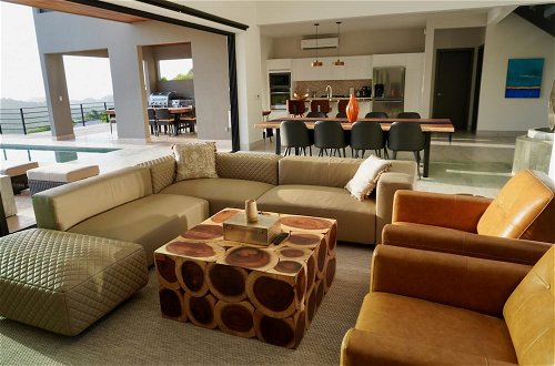 Photo 9 - Playa Flamingo Beautiful new 5-br Oceanview Villa - Luxury Casa de Iluminacion