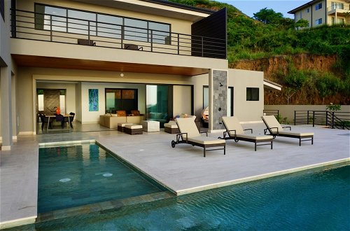 Foto 2 - Playa Flamingo Beautiful new 5-br Oceanview Villa - Luxury Casa de Iluminacion