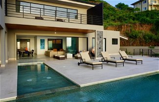 Photo 2 - Playa Flamingo Beautiful new 5-br Oceanview Villa - Luxury Casa de Iluminacion
